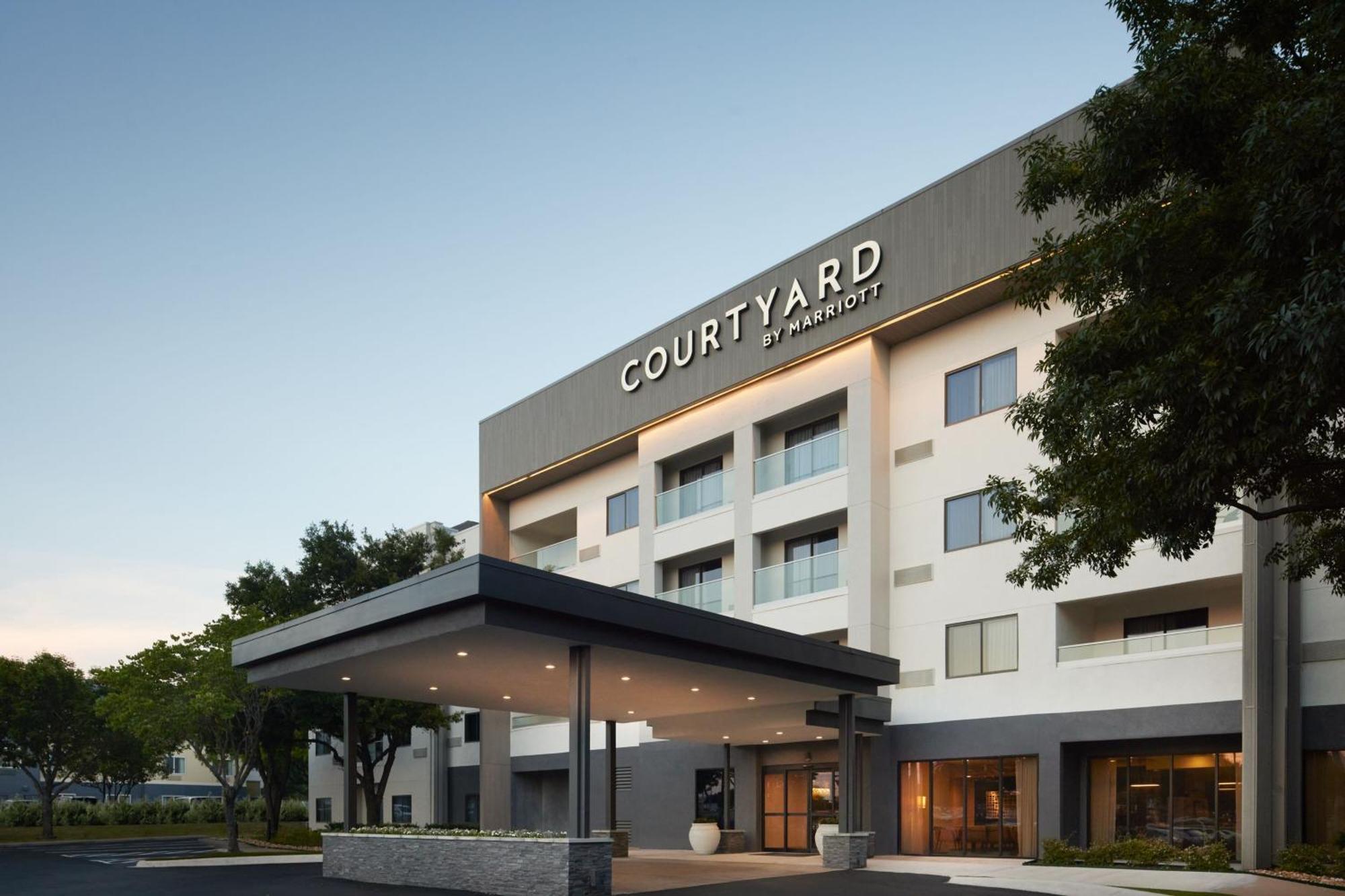 Courtyard Austin South Hotel Exterior photo