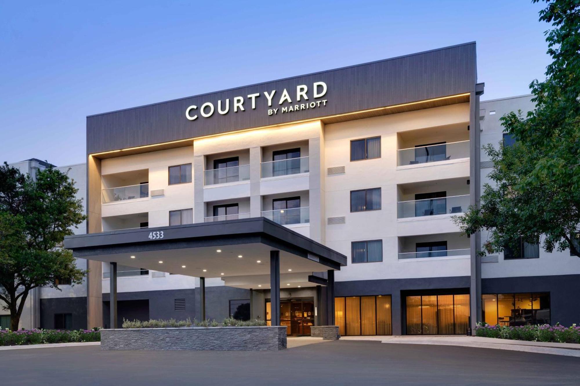 Courtyard Austin South Hotel Exterior photo