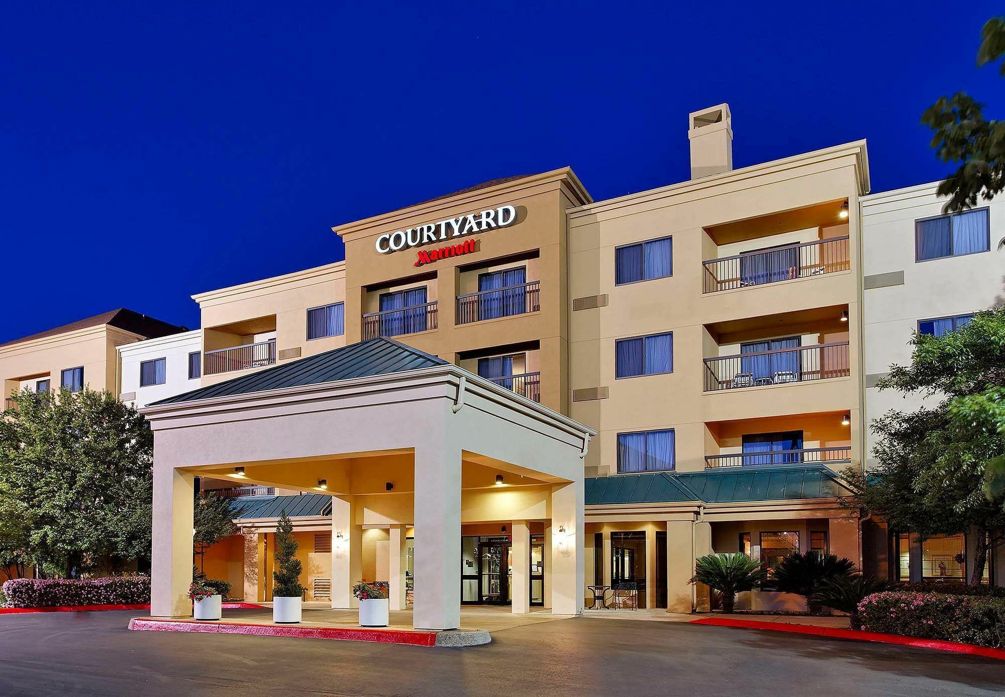 Courtyard Austin South Hotel Exterior photo